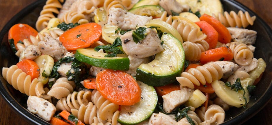 Chicken with vegetables and pasta