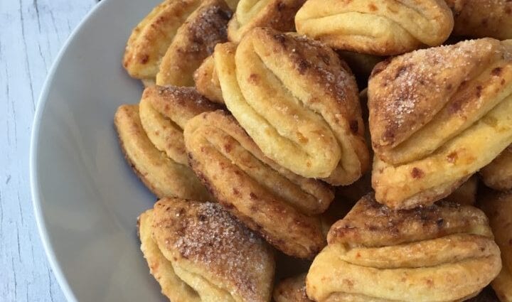 Cottage cheese cookies with jerusalem artichoke