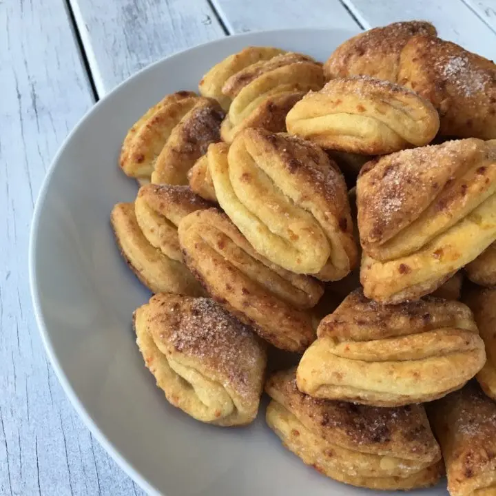 Cottage cheese cookies with jerusalem artichoke