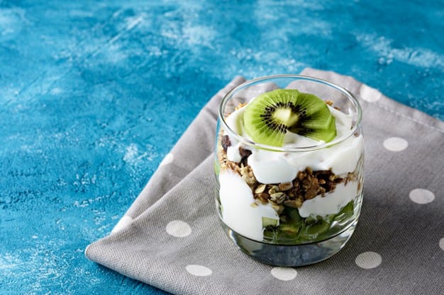 Cottage cheese dessert with kiwi