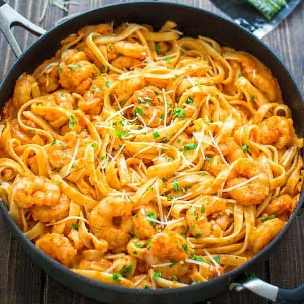 Fettuccine with shrimp and bell pepper