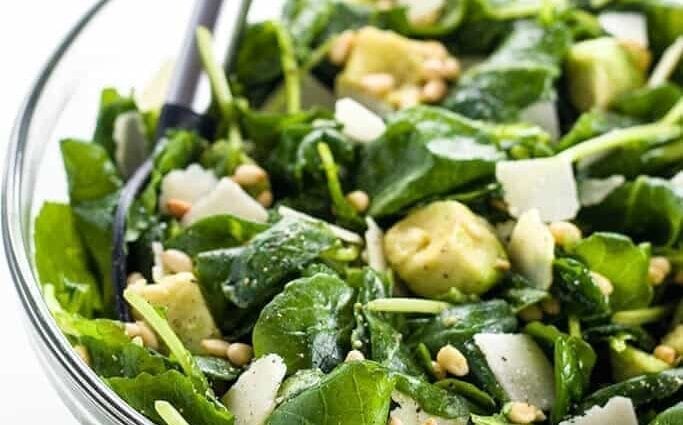 Green salad with avacado and parmesan