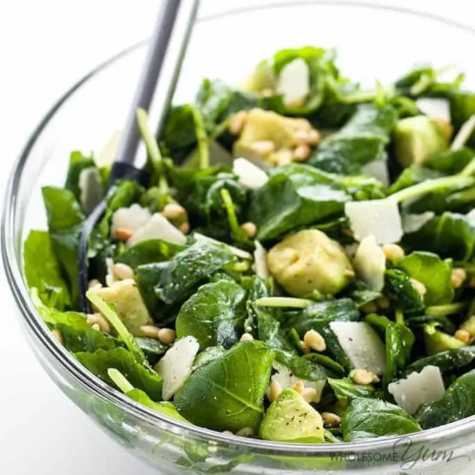 Green salad with avacado and parmesan