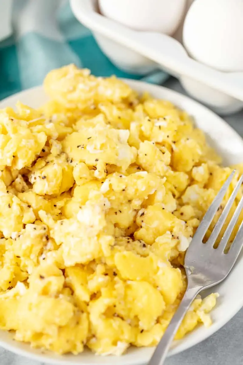 How to cook scrambled eggs