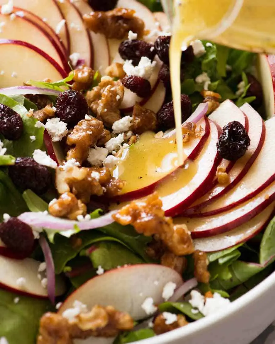 How to make a salad with walnuts