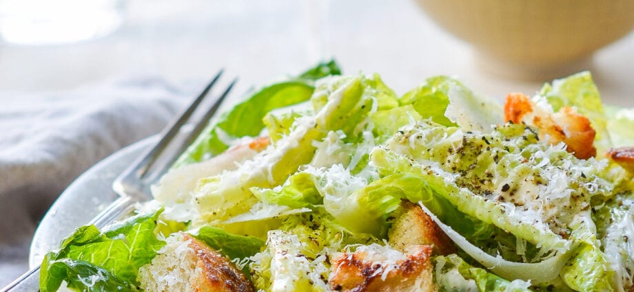How to make Caesar salad