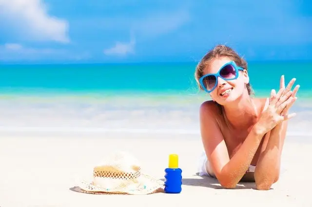 Perfect tan: sun protection with your own hands