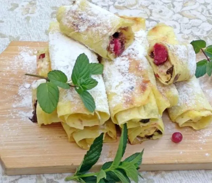 Lavash roll with cottage cheese and cranberries