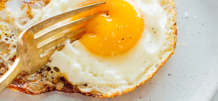 Low-fat fried eggs