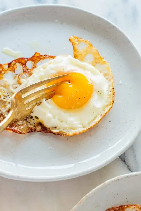 Low-fat fried eggs