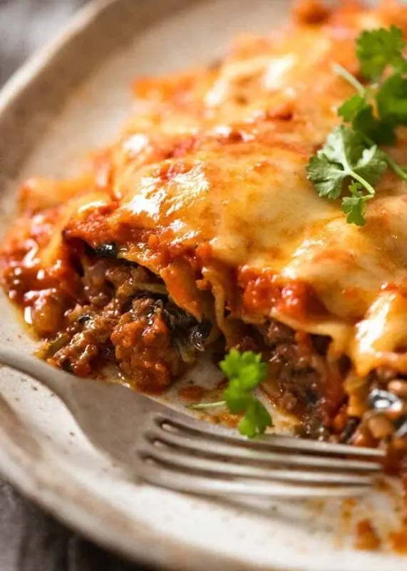 Mini cannelloni rolls with minced meat