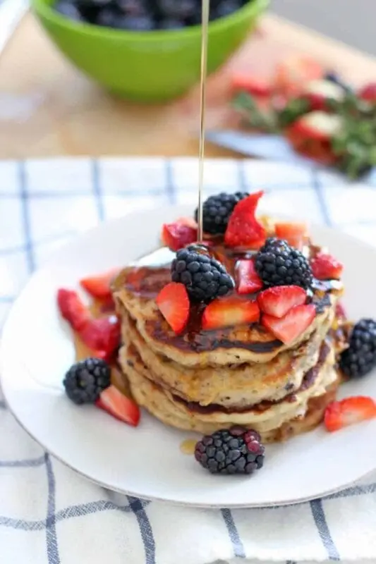 OATMEAL PANCAKES WITH BERRIES