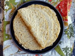 Oatmeal tortilla with cheese and garlic.