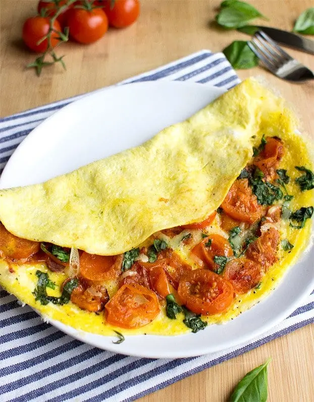 Omelet with milk and tomato