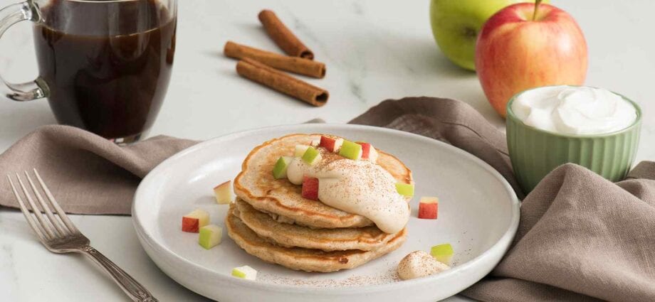 Pancakes with cottage cheese and apple