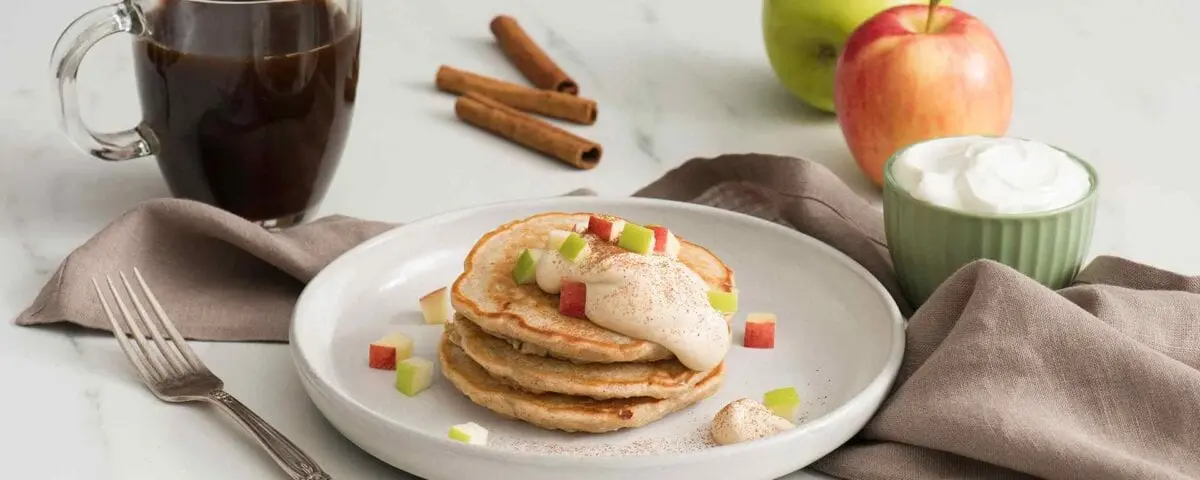 Pancakes with cottage cheese and apple