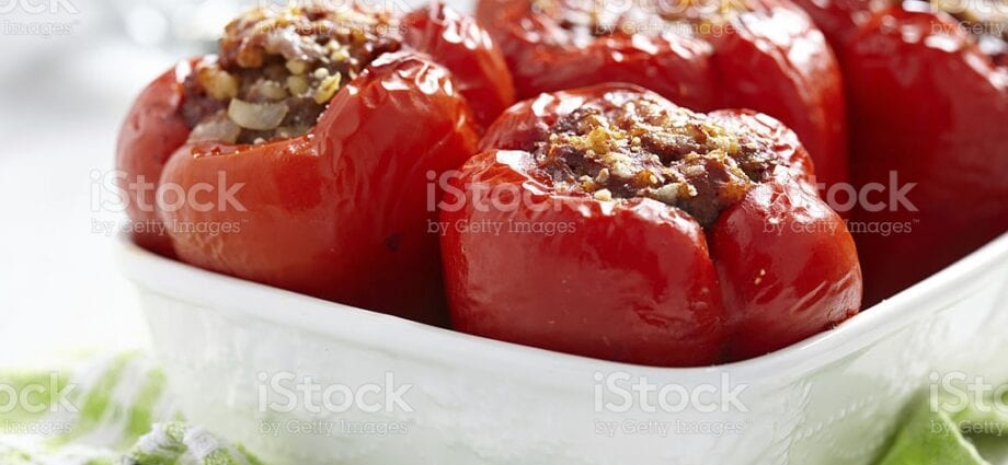 Pepper stuffed with bulgur and meat