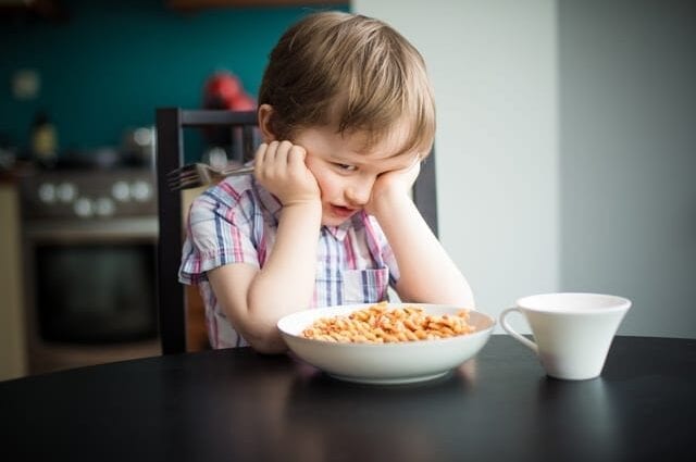 Why does a child eat poorly and how to deal with it