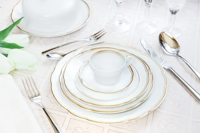 Proper table setting: instructions for use