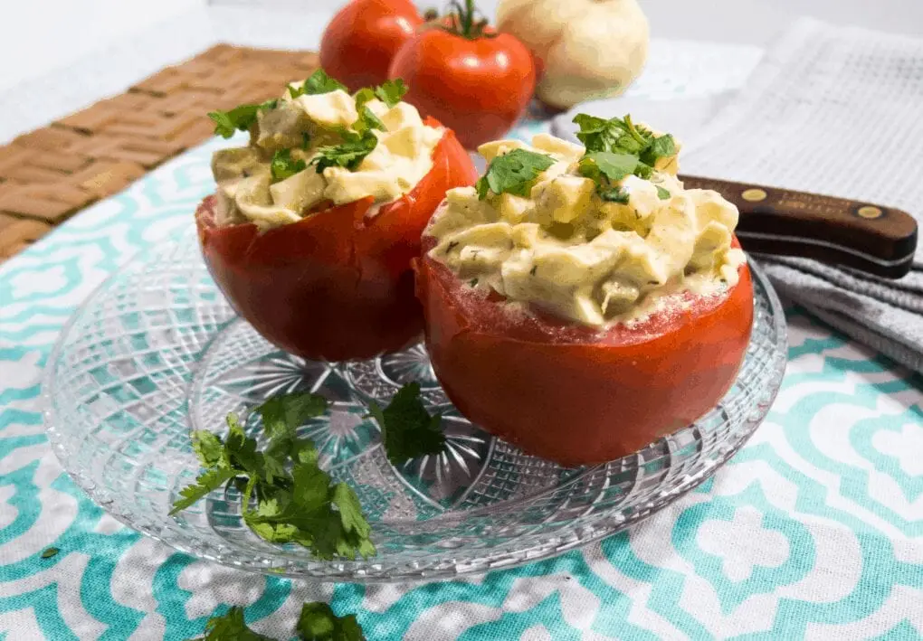Salad of eggs, apples, bell peppers and tomatoes