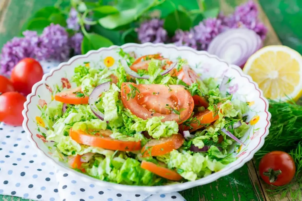 Tomato salad with Peking cabbage