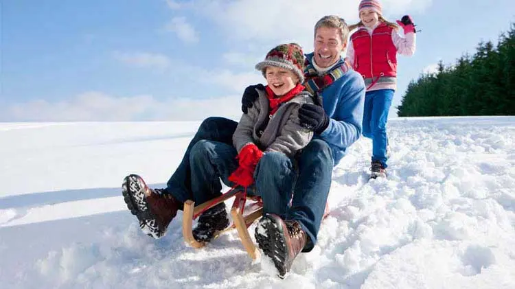 Sledding &#8211; a healthy holiday with the family