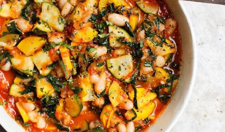 Zucchini stewed in tomato