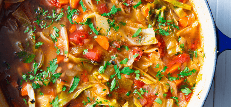 Vegetable soup with cabbage