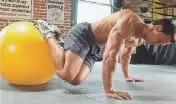 We train hardy powerful abs