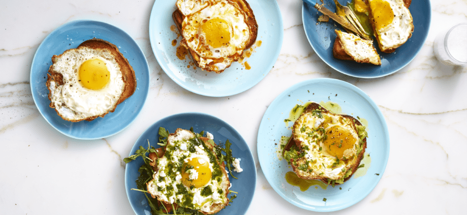 What to cook for breakfast from eggs