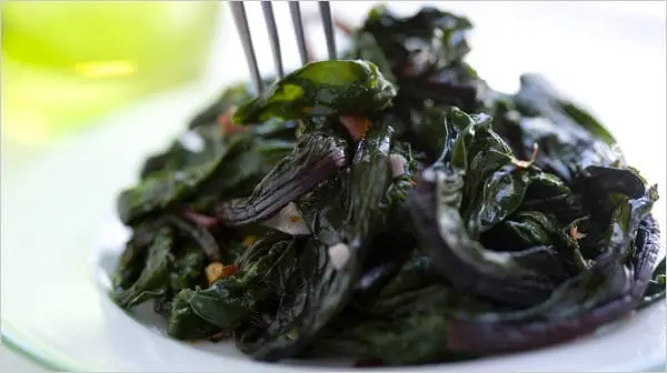 What to cook from beet tops