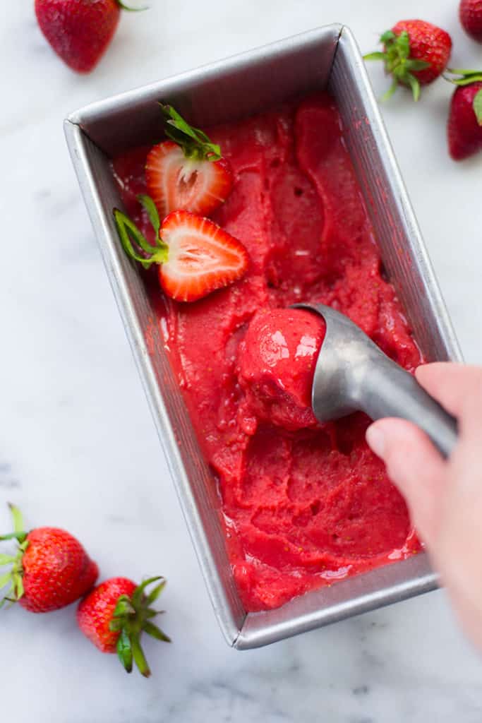 What to cook with strawberries. 3 best sugar-free strawberry recipes