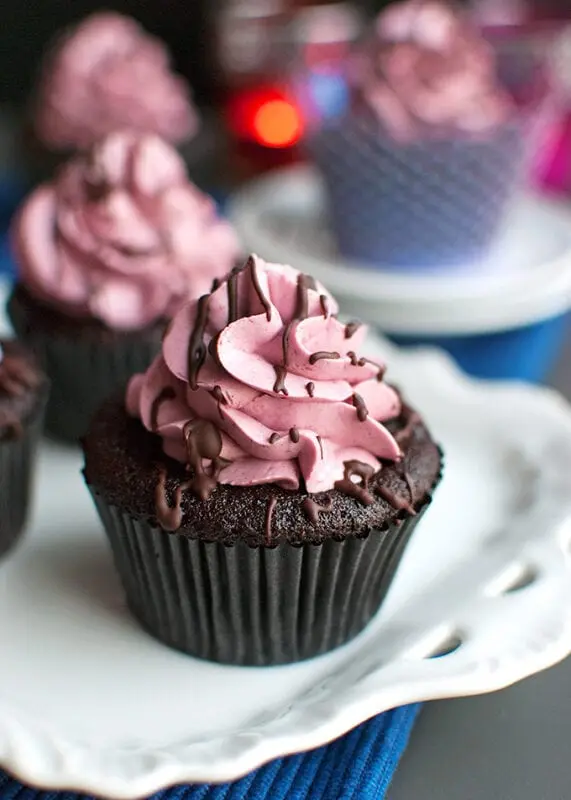 Blackcurrant cupcake