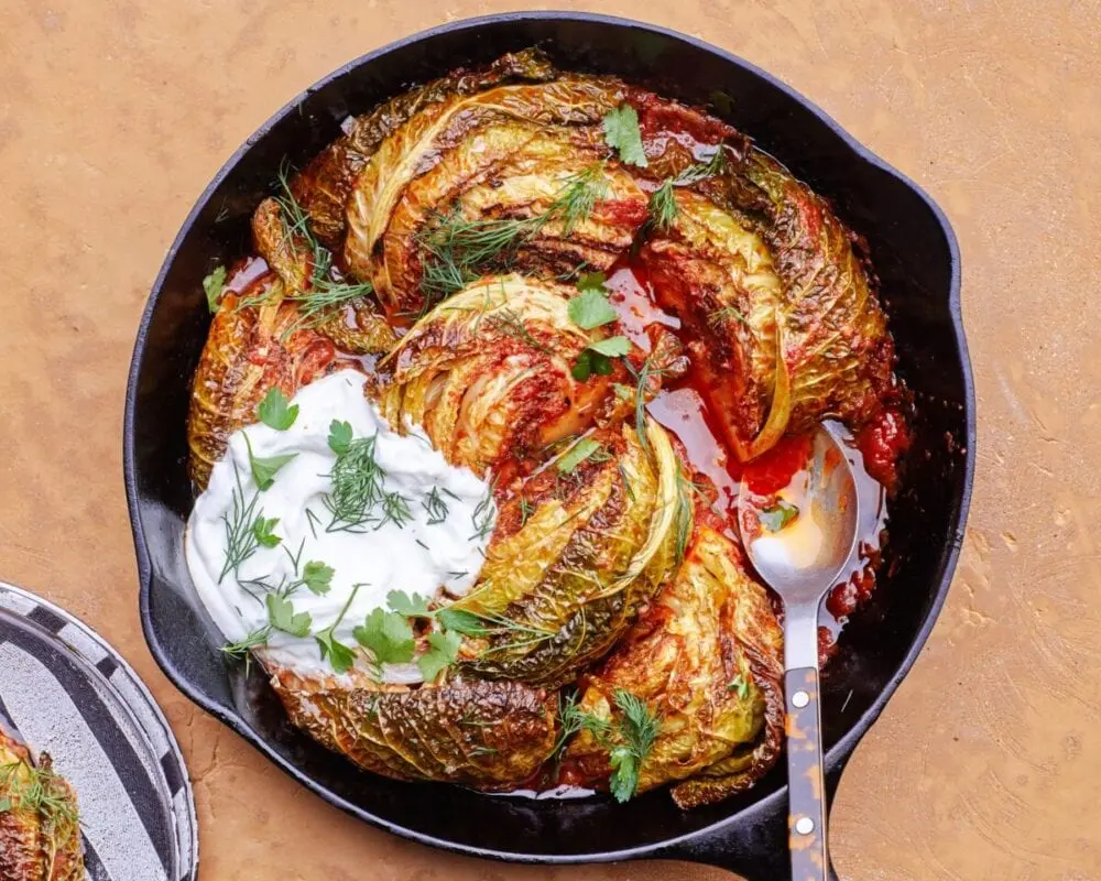 Cabbage stewed with yogurt