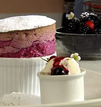 Casserole-souffle with black currant