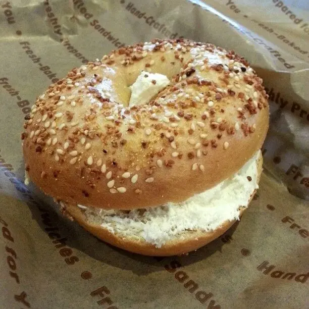 Cheese bagels with garlic
