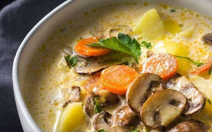 Cheese soup with mushrooms