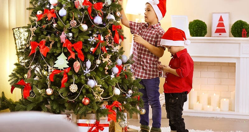 Elegir y decorar un árbol de Navidad