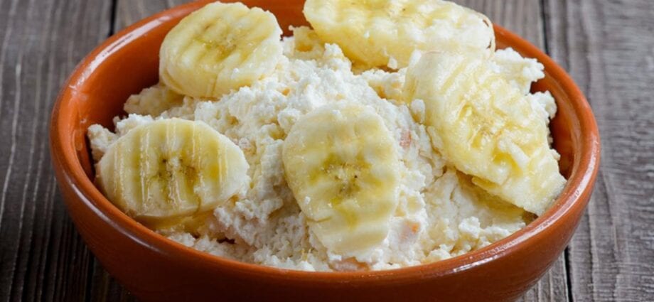 Cottage cheese and banana casserole