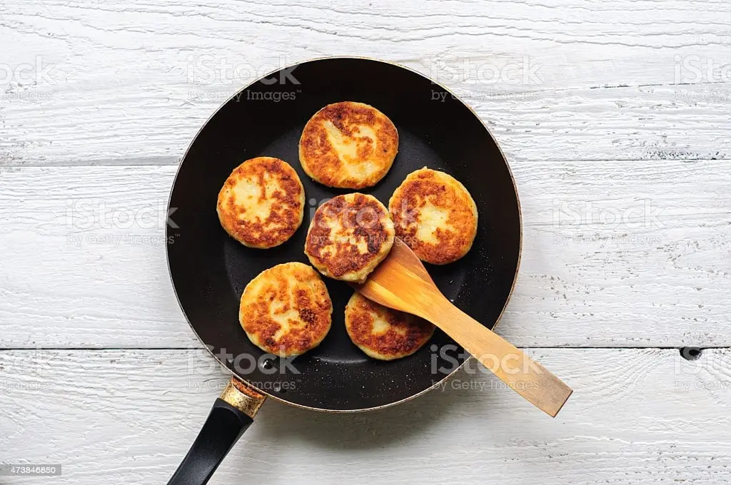 Cottage cheese cake in a frying pan