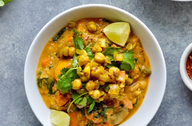 Curry soup with breast, chickpeas and pumpkin