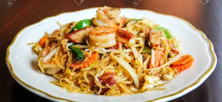 Fried vermicelli with onion