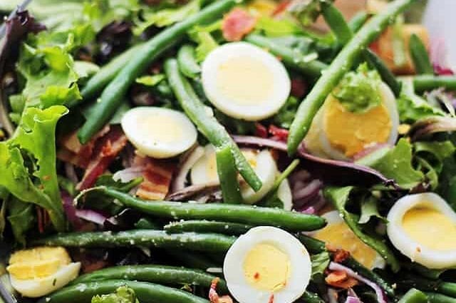 Green bean salad with egg