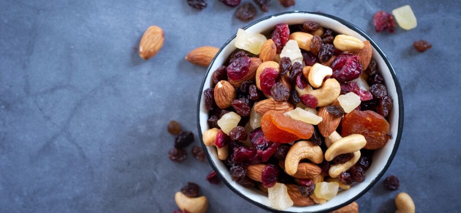 Healthy goodies: what is the power of dried fruits and nuts?