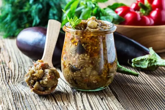 Летняя кладовая: маринады для консервирования овощей