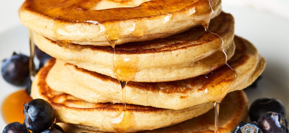 Oatmeal pancakes with cottage cheese