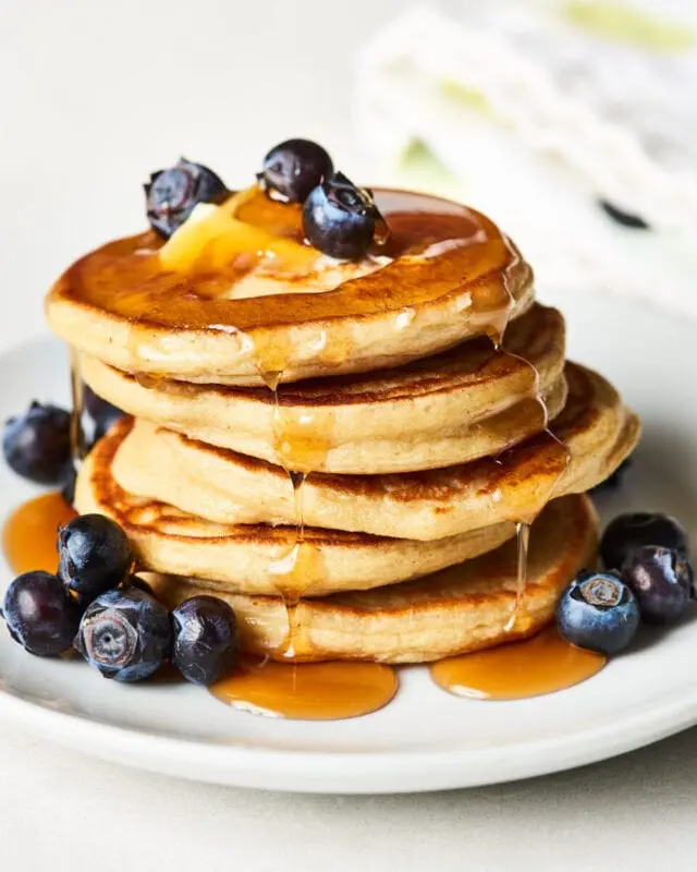 Oatmeal pancakes with cottage cheese