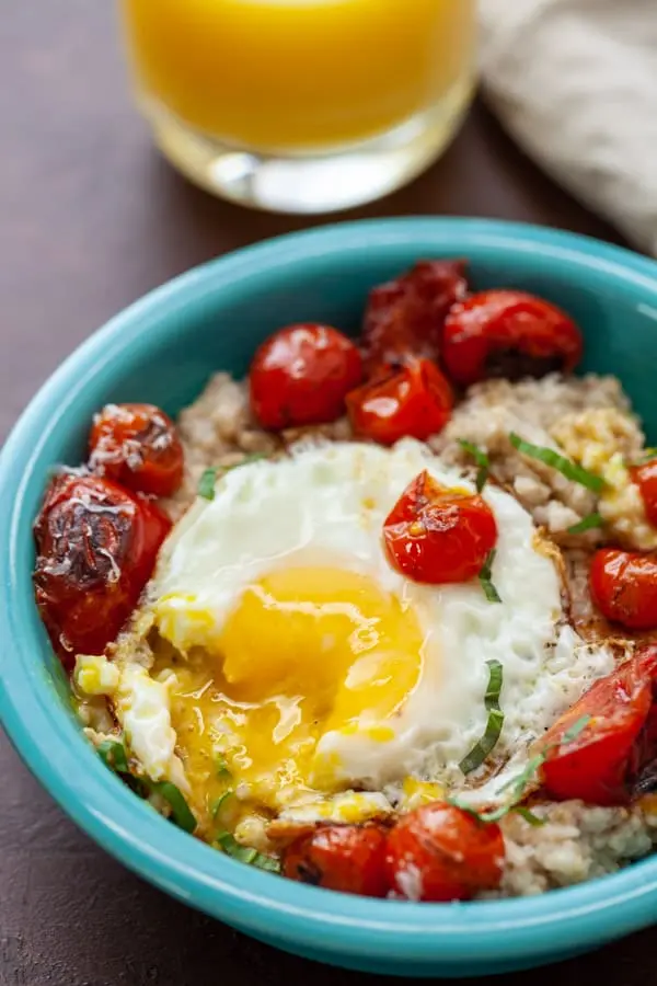 Oatmeal with cheese and tomato