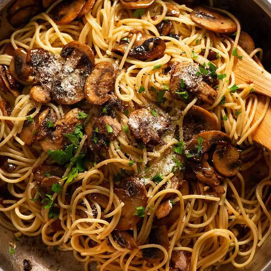 Pasta with mushrooms (Radchenko)