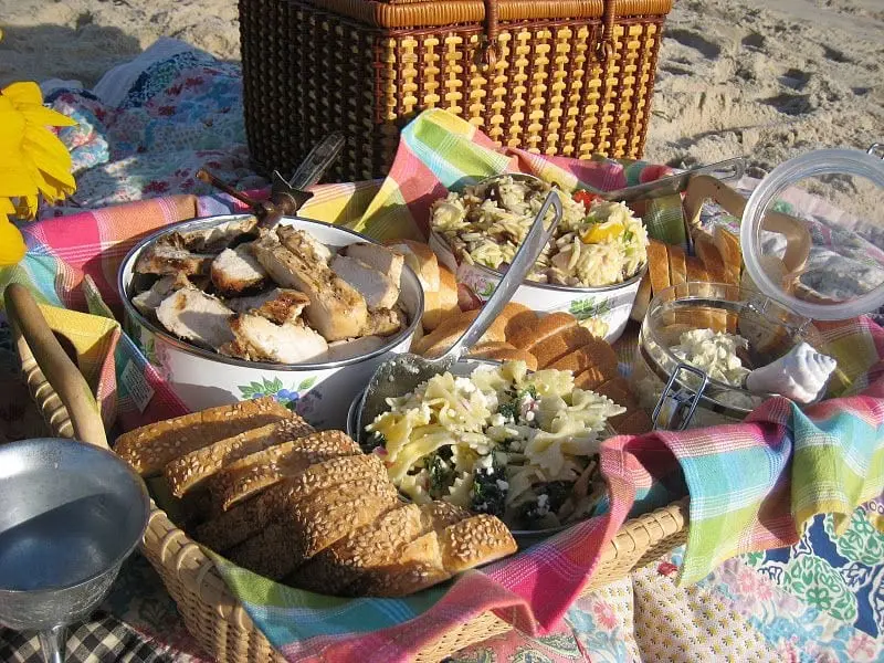 Picnic in the sea style: cooking delicious and healthy dishes on an open fire